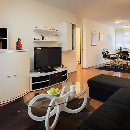 Apartamento Close To Znjan Beach, Comfortable Apt With *