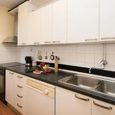 Close To Znjan Beach, Comfortable Apt With Split
